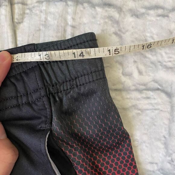 Under Armour youth L loose fit basketball activewear shorts black & red - Picture 8 of 8